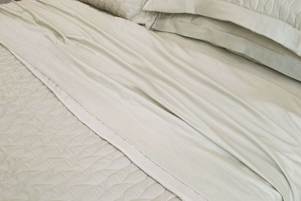 Sateen Quilt Set